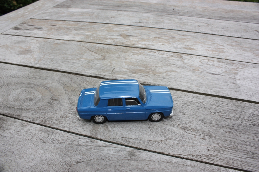 Vintage auto Renault 8 Solido 1/43